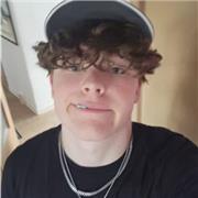 17- jähriger Abiturient, der Klassenstufen von 1 bis 9 Mathe Nachhilfe anbietet